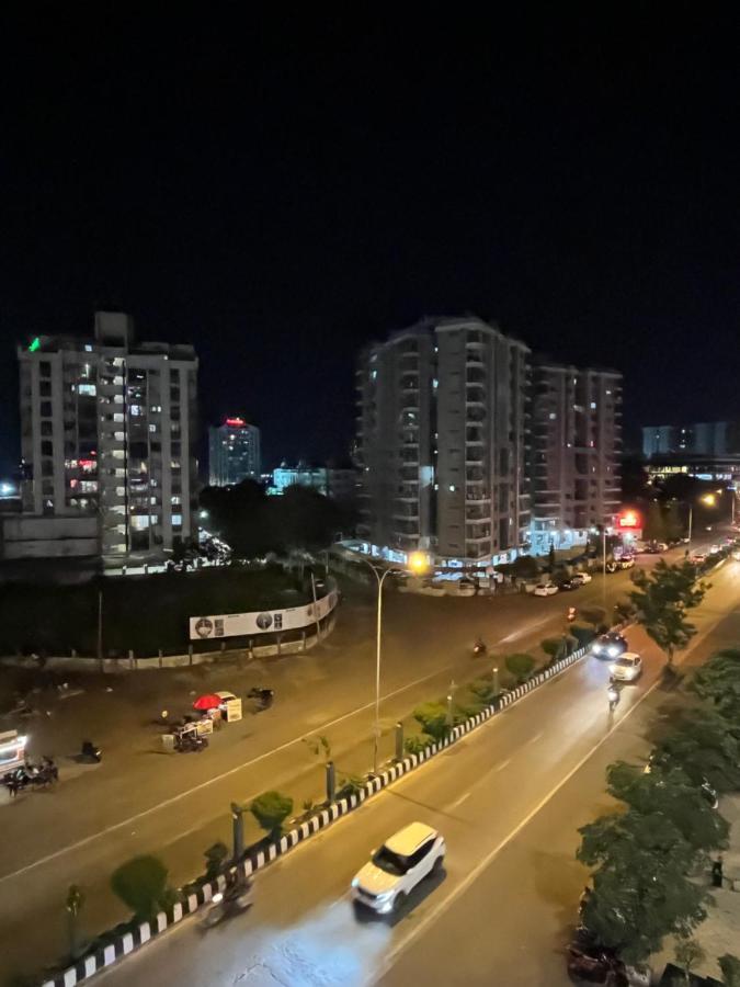 סוראט Hotel The Vital מראה חיצוני תמונה