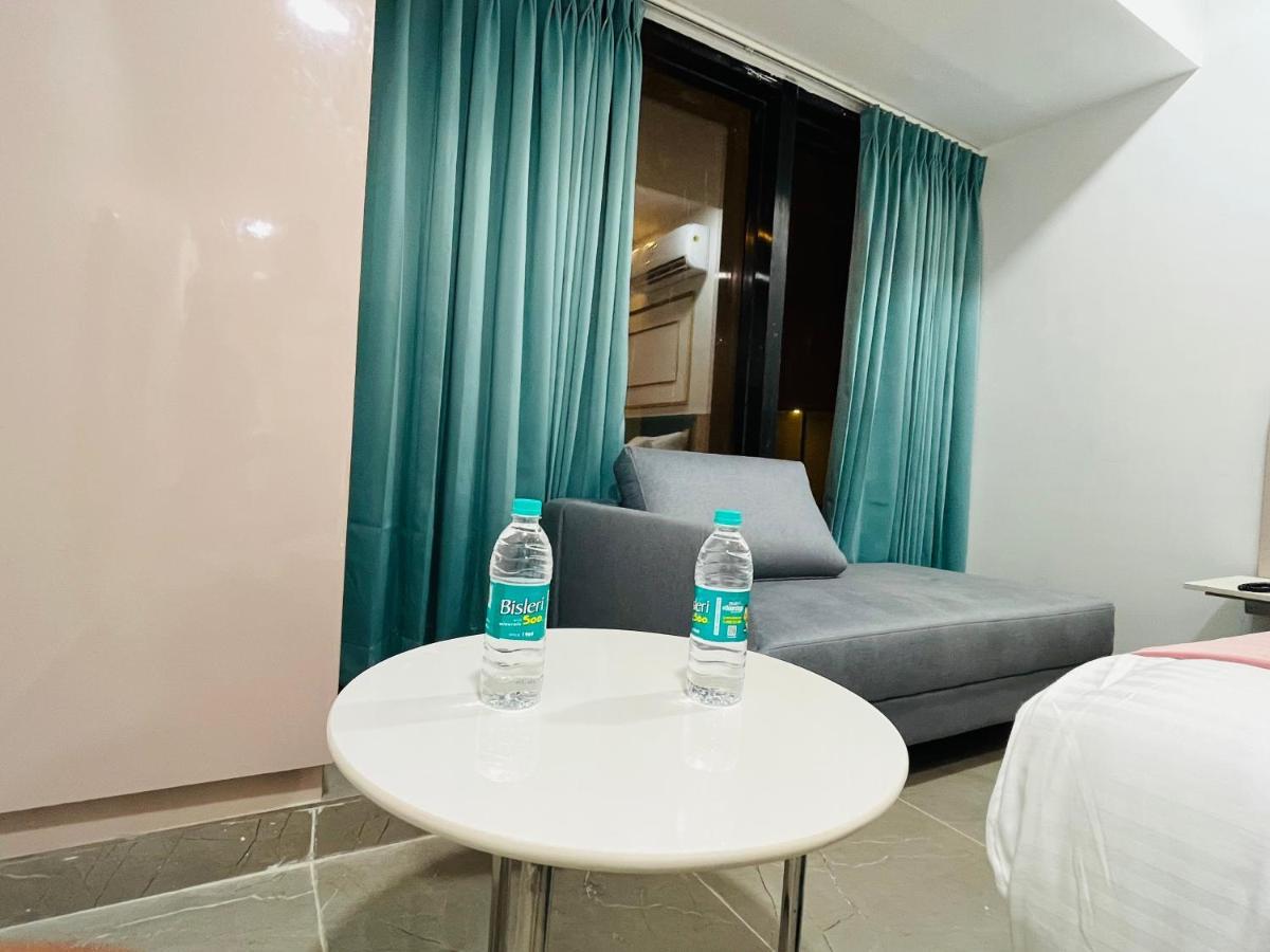 סוראט Hotel The Vital מראה חיצוני תמונה
