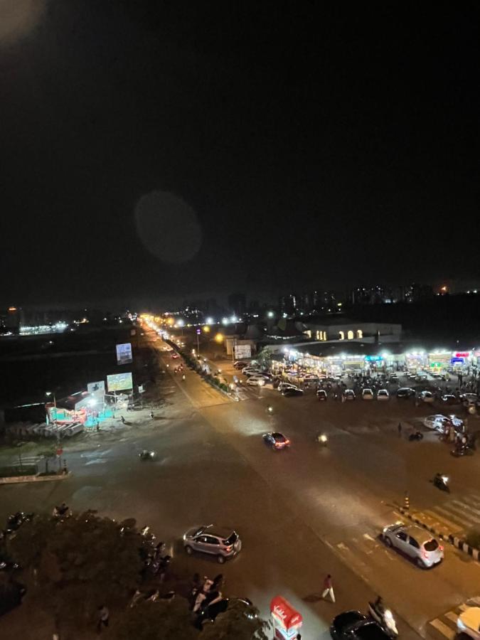 סוראט Hotel The Vital מראה חיצוני תמונה
