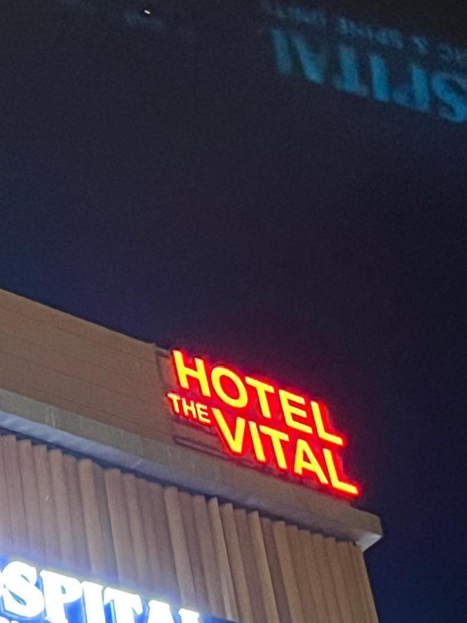 סוראט Hotel The Vital מראה חיצוני תמונה