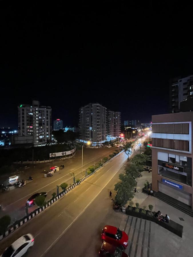 סוראט Hotel The Vital מראה חיצוני תמונה
