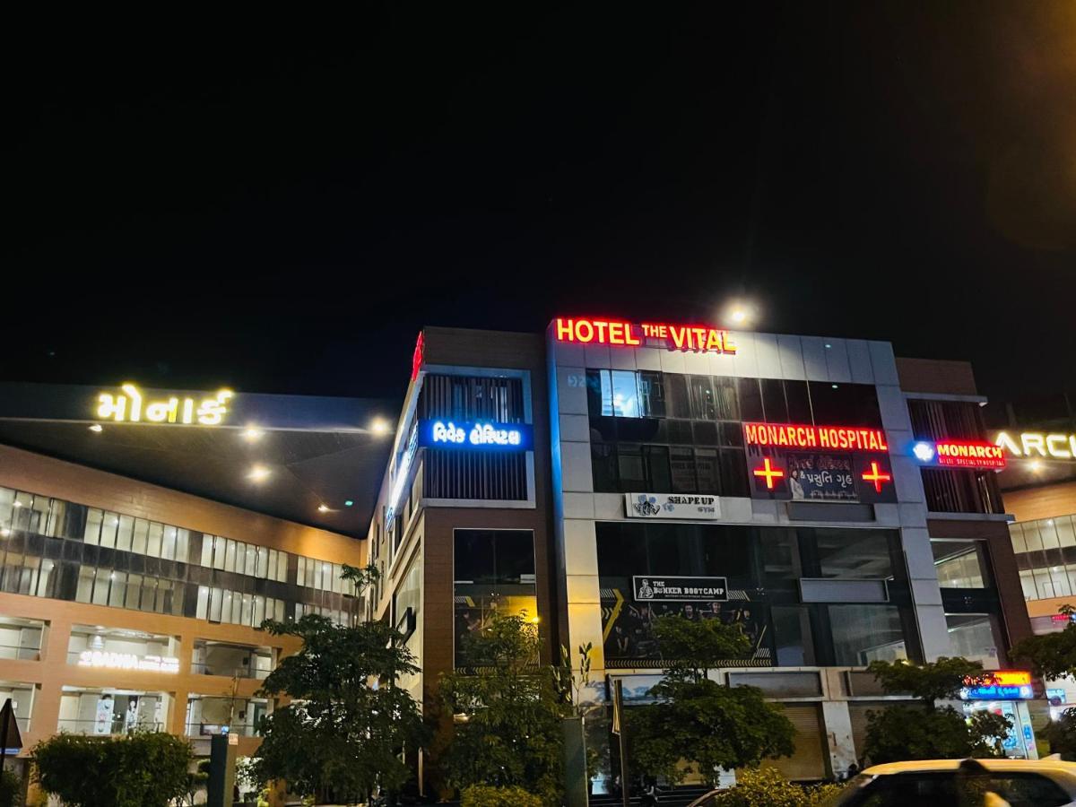 סוראט Hotel The Vital מראה חיצוני תמונה