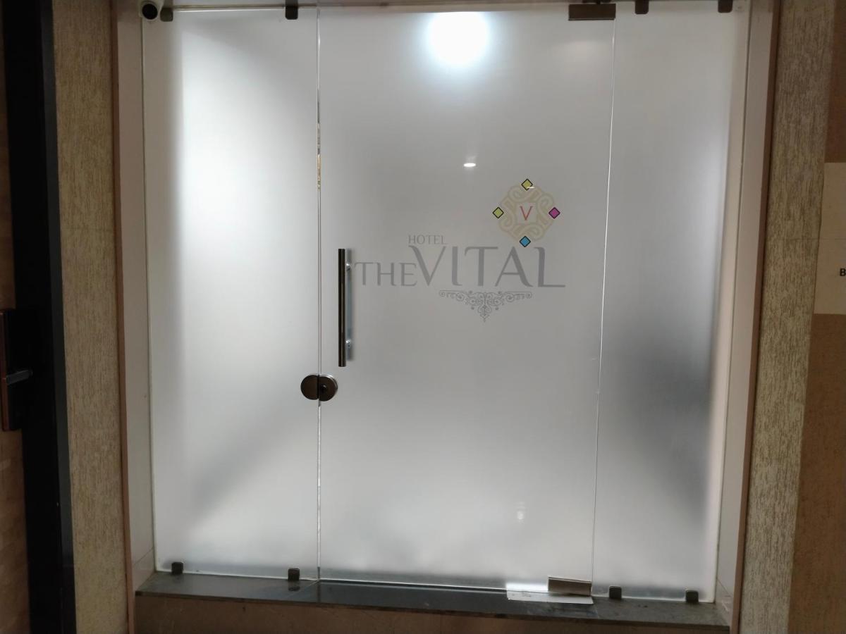 סוראט Hotel The Vital מראה חיצוני תמונה